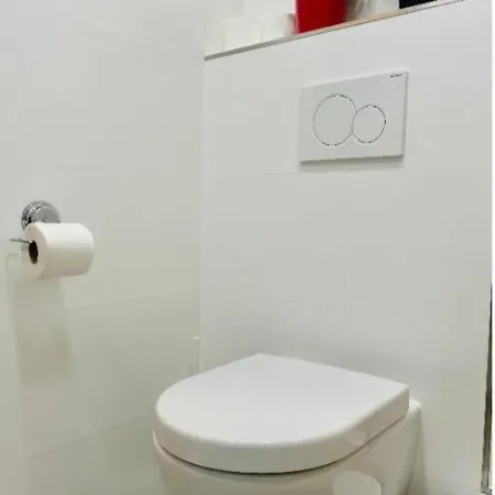 Large 2 Bedrooms Flat In Center Apartamento