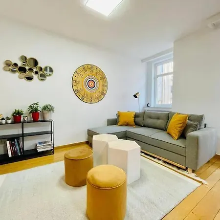 Large 2 Bedrooms Flat In Center Apartamento